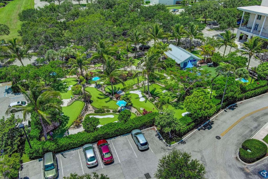 For Sale: $295,000 (1 beds, 1 baths, 596 Square Feet)