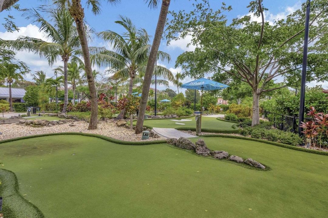 For Sale: $295,000 (1 beds, 1 baths, 596 Square Feet)