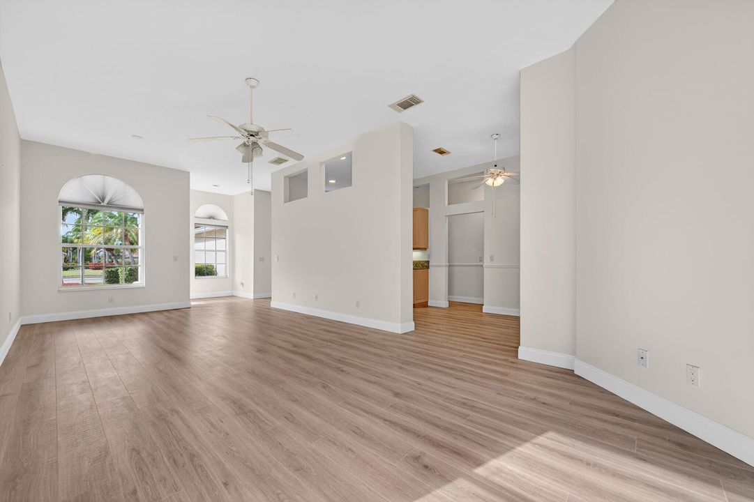 For Sale: $345,000 (2 beds, 2 baths, 1311 Square Feet)