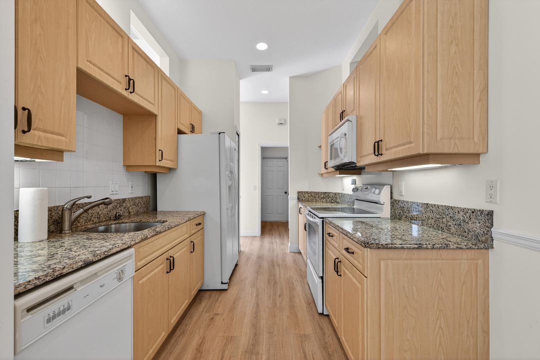 For Sale: $345,000 (2 beds, 2 baths, 1311 Square Feet)