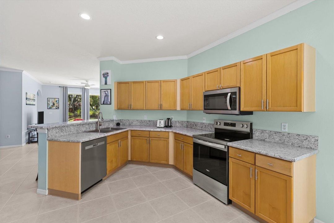 For Sale: $319,900 (3 beds, 2 baths, 1552 Square Feet)