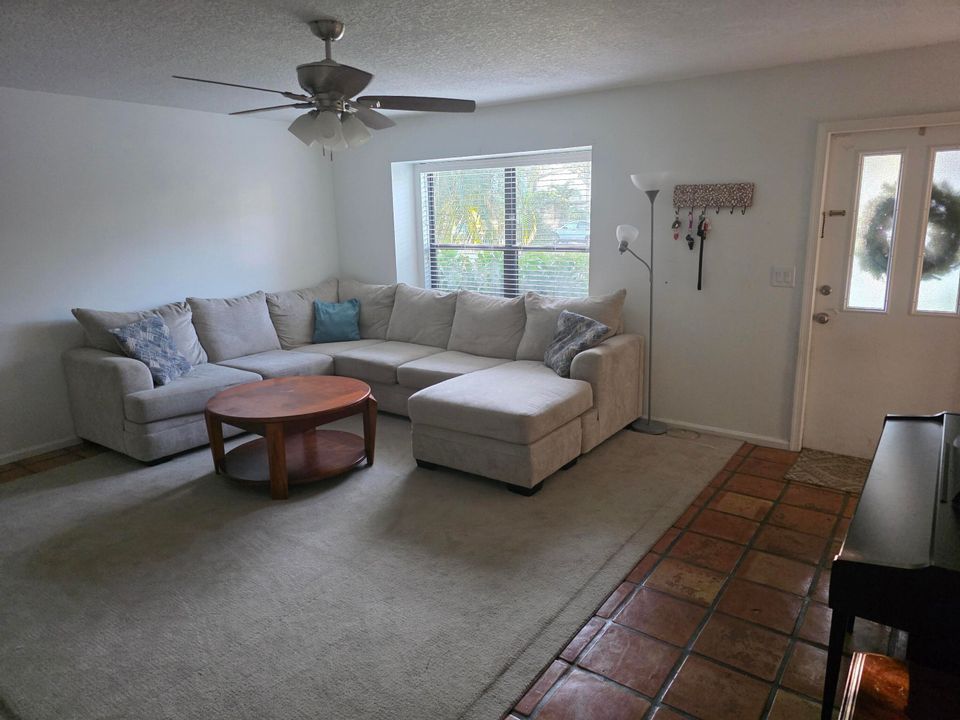 En Venta: $439,000 (3 camas, 2 baños, 1526 Pies cuadrados)