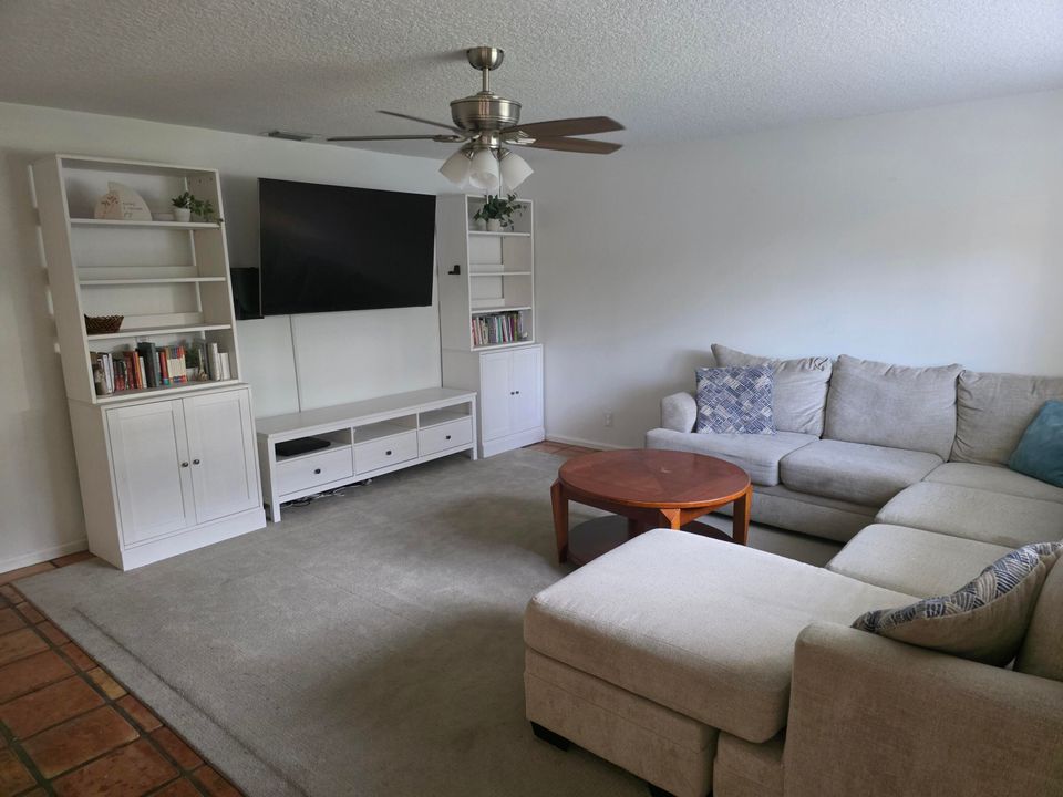 En Venta: $439,000 (3 camas, 2 baños, 1526 Pies cuadrados)