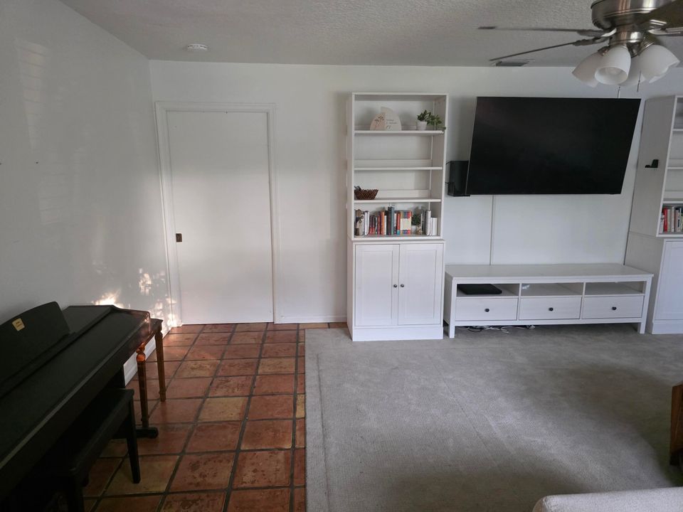 En Venta: $439,000 (3 camas, 2 baños, 1526 Pies cuadrados)