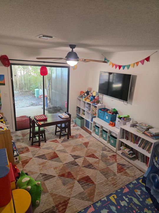 En Venta: $439,000 (3 camas, 2 baños, 1526 Pies cuadrados)