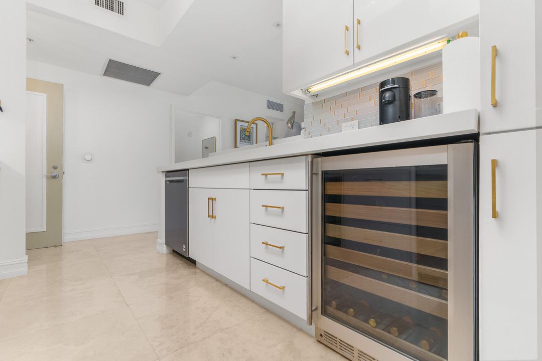 For Rent: $10,000 (2 beds, 2 baths, 1120 Square Feet)