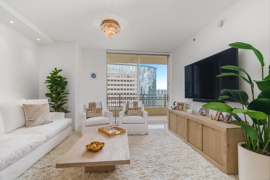 For Rent: $10,000 (2 beds, 2 baths, 1120 Square Feet)