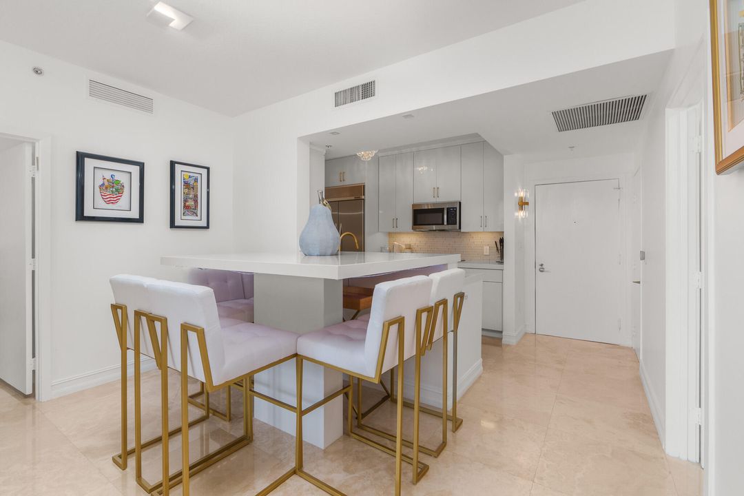 For Rent: $10,000 (2 beds, 2 baths, 1120 Square Feet)