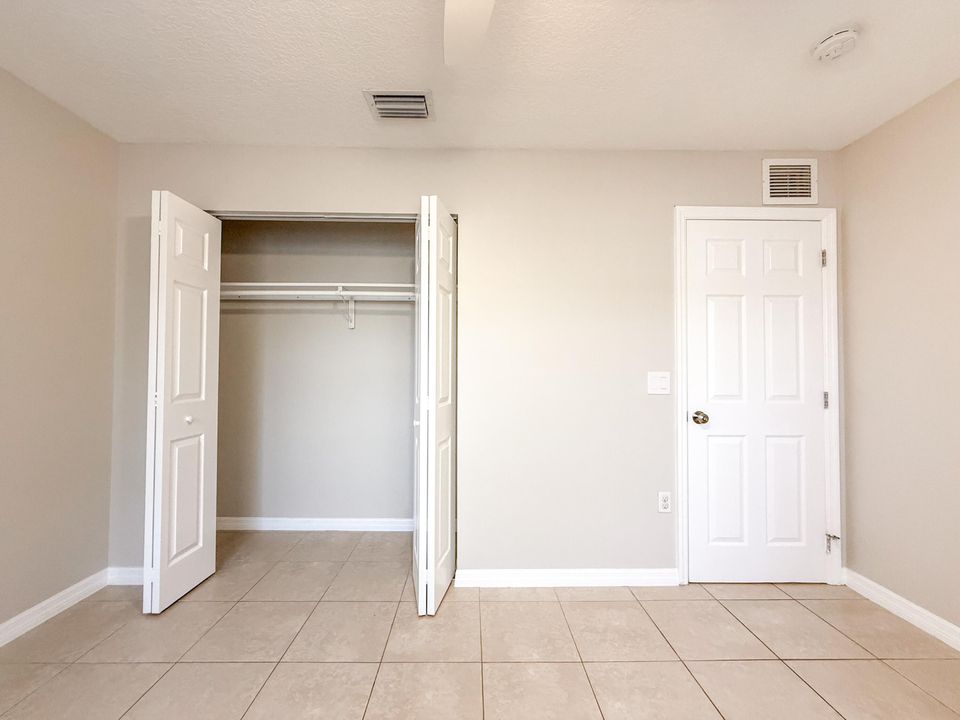 For Rent: $1,800 (2 beds, 1 baths, 824 Square Feet)