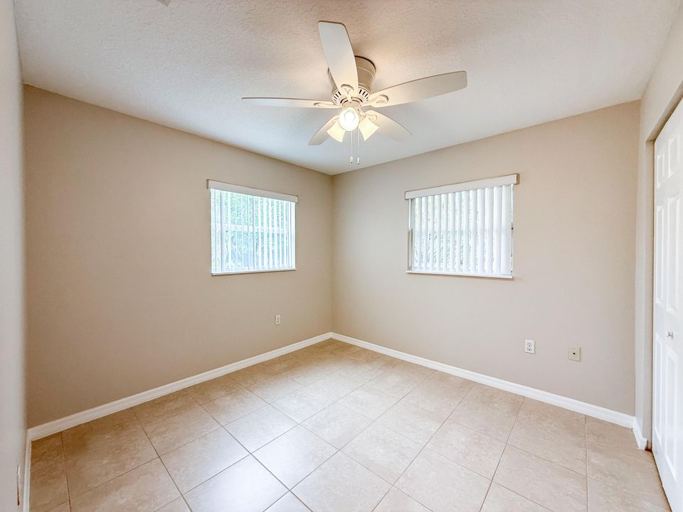 For Rent: $1,800 (2 beds, 1 baths, 824 Square Feet)