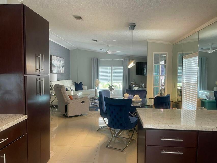 В аренду: $2,100 (2 спален, 2 ванн, 1240 Квадратных фут)