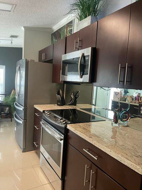 В аренду: $2,100 (2 спален, 2 ванн, 1240 Квадратных фут)