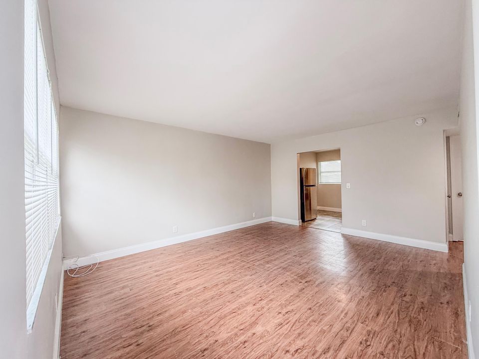 For Rent: $1,675 (2 beds, 1 baths, 750 Square Feet)