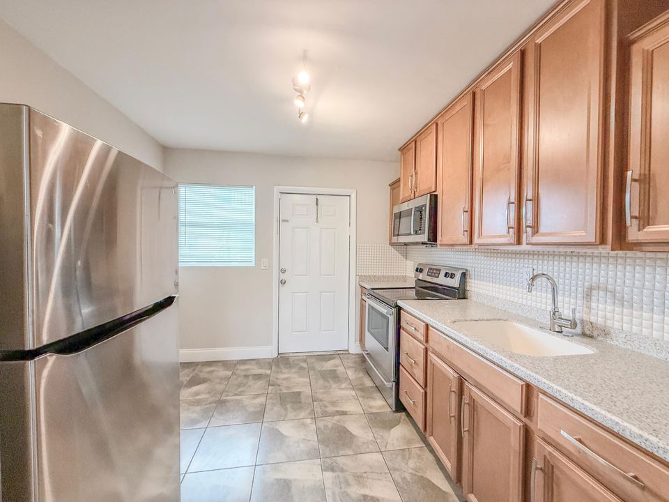 For Rent: $1,675 (2 beds, 1 baths, 750 Square Feet)