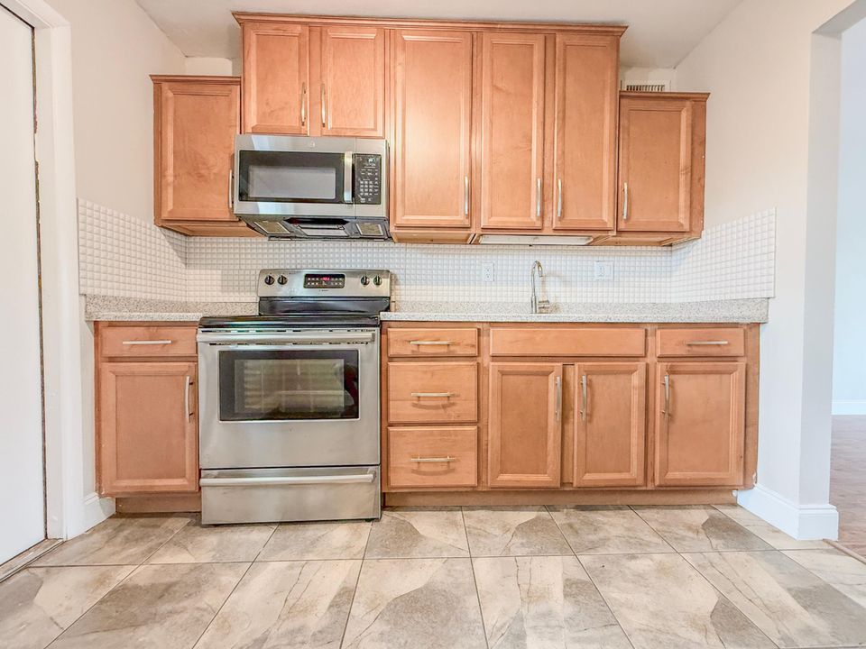 For Rent: $1,675 (2 beds, 1 baths, 750 Square Feet)