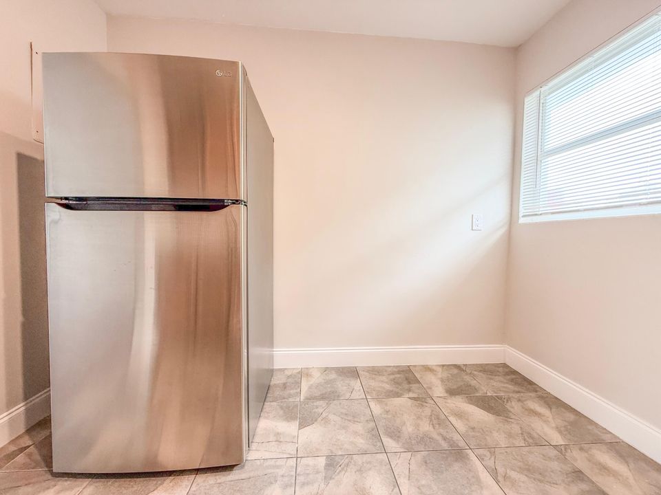 For Rent: $1,675 (2 beds, 1 baths, 750 Square Feet)