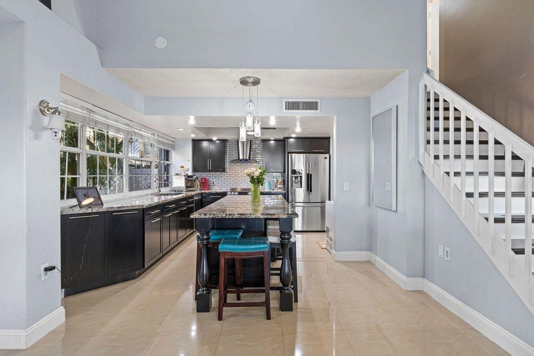 待售: $379,999 (3 贝兹, 2 浴室, 1282 平方英尺)