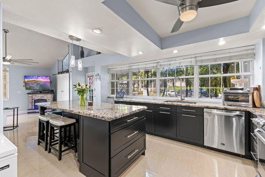 待售: $379,999 (3 贝兹, 2 浴室, 1282 平方英尺)