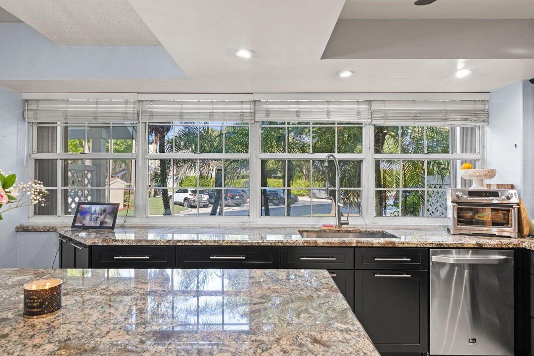 待售: $379,999 (3 贝兹, 2 浴室, 1282 平方英尺)