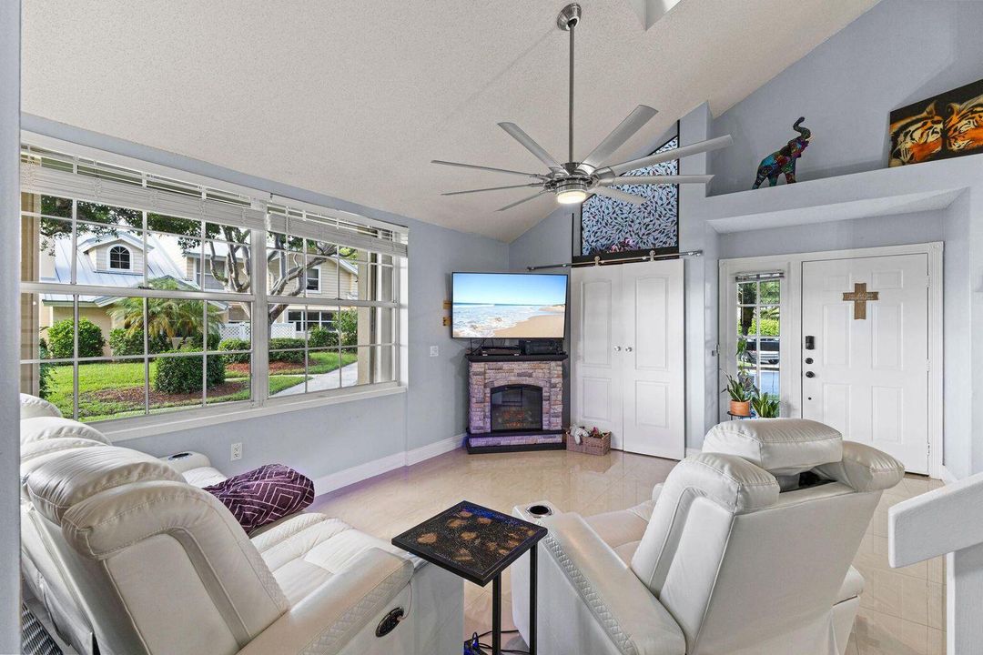 待售: $379,999 (3 贝兹, 2 浴室, 1282 平方英尺)