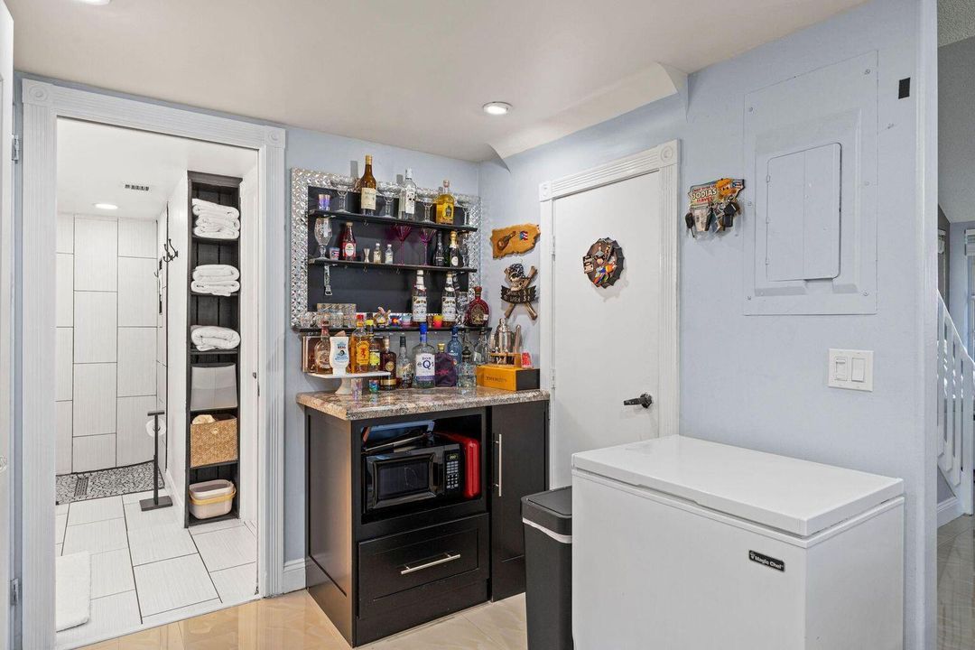 待售: $379,999 (3 贝兹, 2 浴室, 1282 平方英尺)