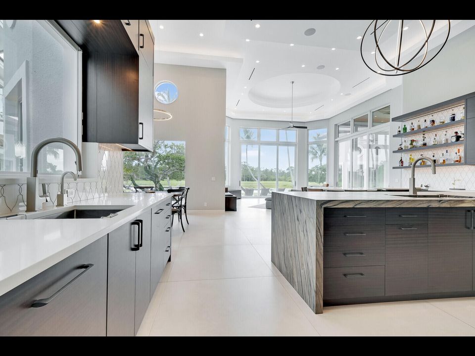 For Sale: $5,495,000 (6 beds, 6 baths, 7448 Square Feet)