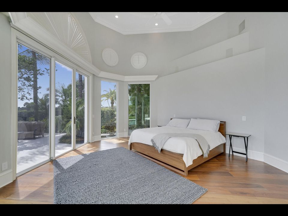 For Sale: $5,495,000 (6 beds, 6 baths, 7448 Square Feet)