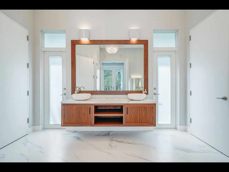 For Sale: $5,495,000 (6 beds, 6 baths, 7448 Square Feet)