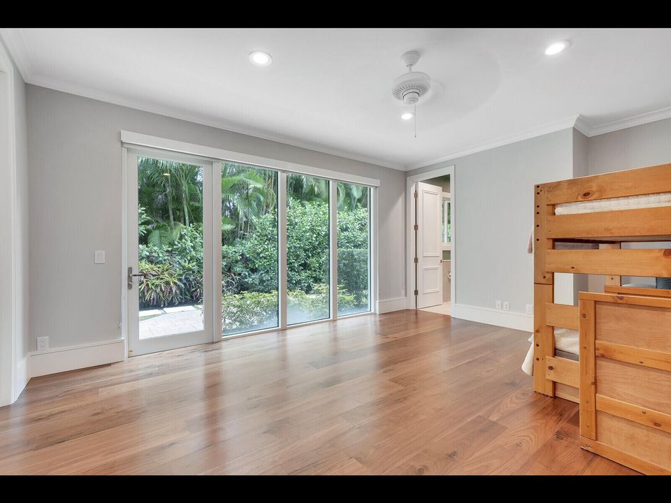 For Sale: $5,495,000 (6 beds, 6 baths, 7448 Square Feet)