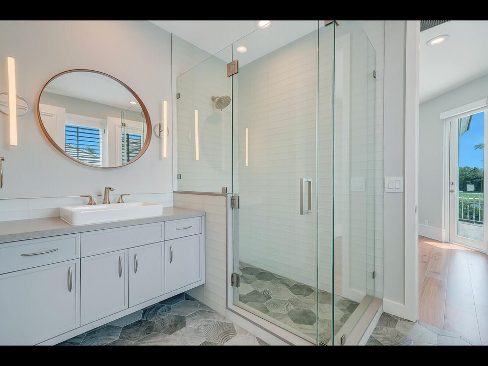 For Sale: $5,495,000 (6 beds, 6 baths, 7448 Square Feet)