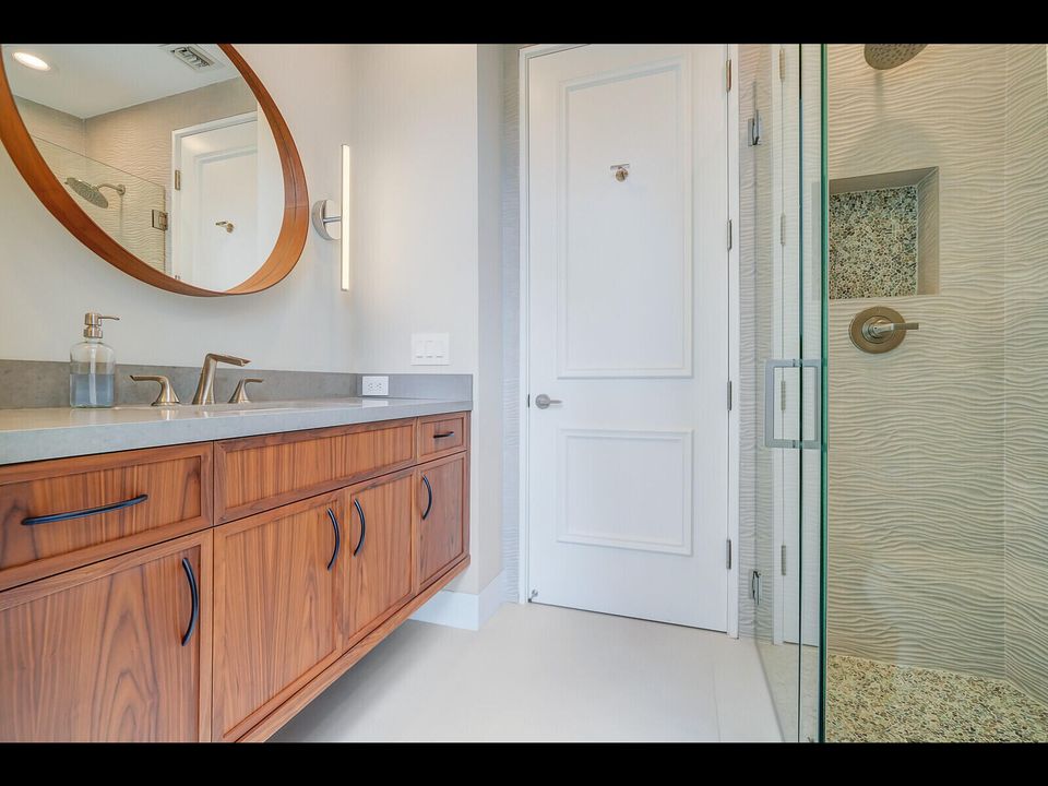 For Sale: $5,495,000 (6 beds, 6 baths, 7448 Square Feet)