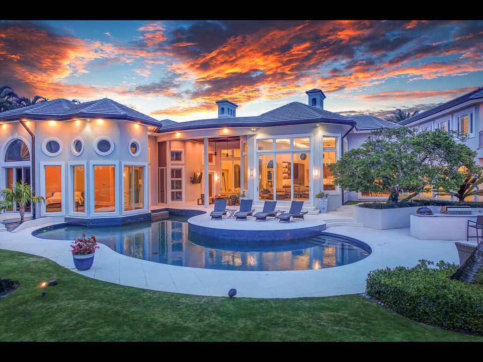 For Sale: $5,495,000 (6 beds, 6 baths, 7448 Square Feet)