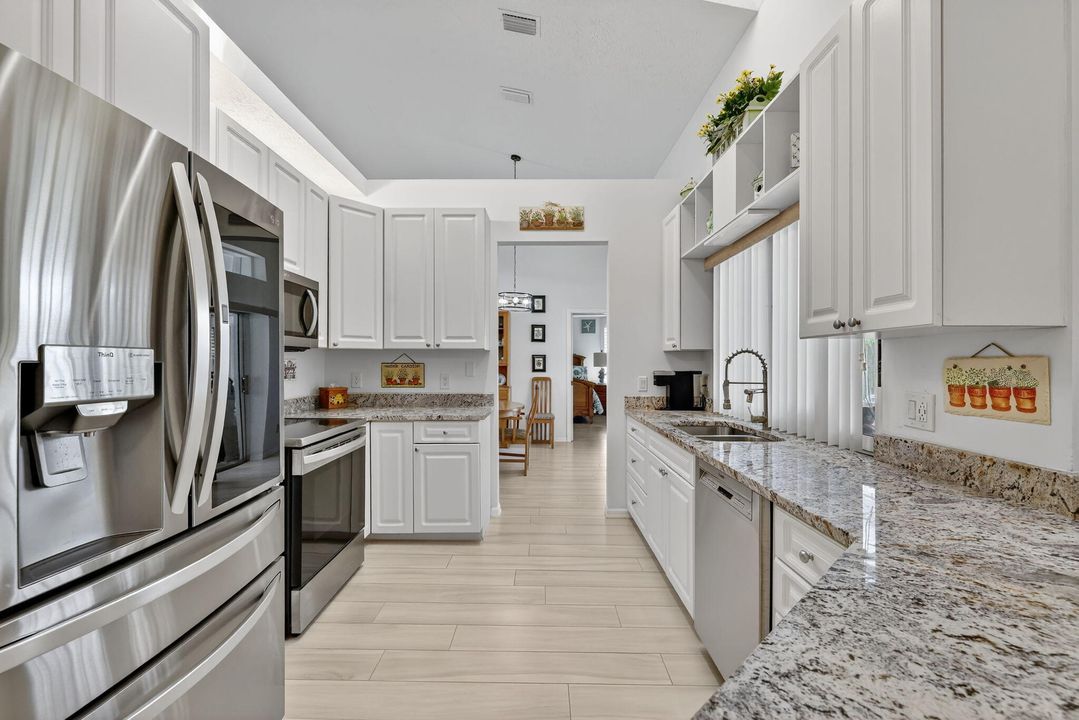 На продажу: $524,900 (3 спален, 2 ванн, 1993 Квадратных фут)