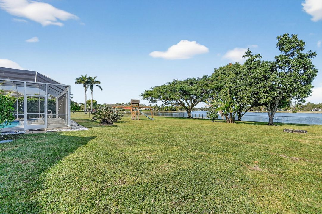 待售: $1,099,999 (4 贝兹, 3 浴室, 2525 平方英尺)