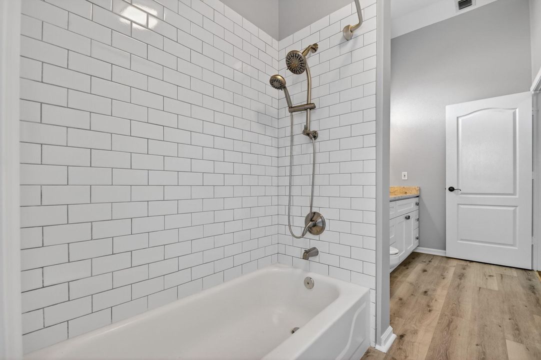 待售: $1,099,999 (4 贝兹, 3 浴室, 2525 平方英尺)