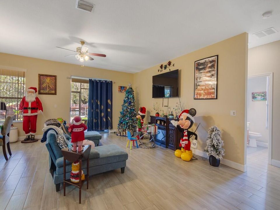 For Sale: $314,900 (3 beds, 2 baths, 1635 Square Feet)