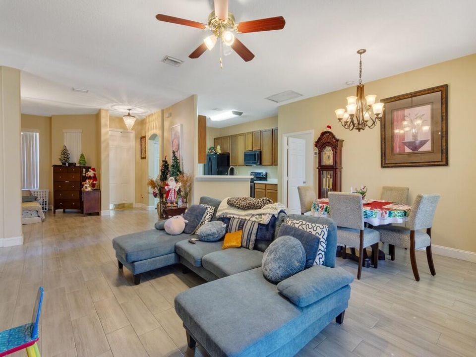 For Sale: $314,900 (3 beds, 2 baths, 1635 Square Feet)