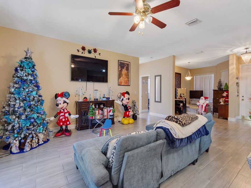 For Sale: $314,900 (3 beds, 2 baths, 1635 Square Feet)