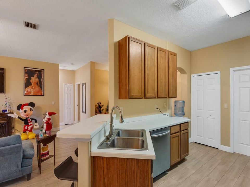 For Sale: $314,900 (3 beds, 2 baths, 1635 Square Feet)