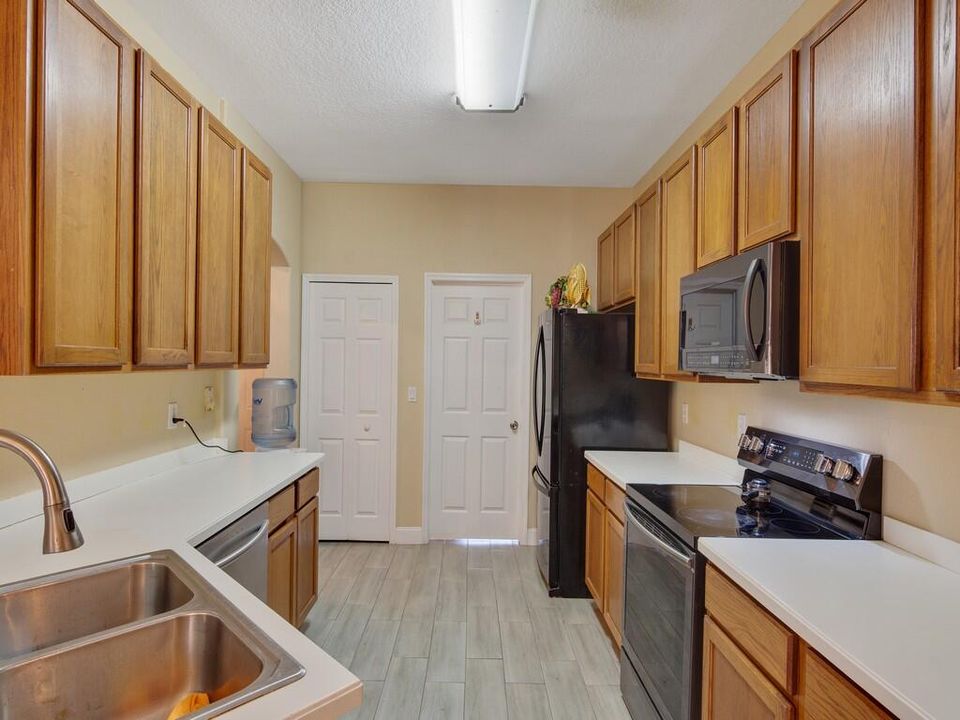 For Sale: $314,900 (3 beds, 2 baths, 1635 Square Feet)