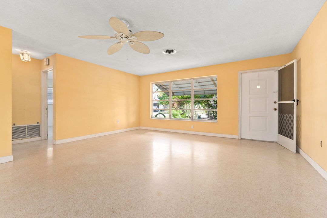 На продажу: $275,000 (3 спален, 2 ванн, 1593 Квадратных фут)