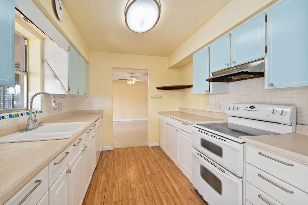 На продажу: $275,000 (3 спален, 2 ванн, 1593 Квадратных фут)