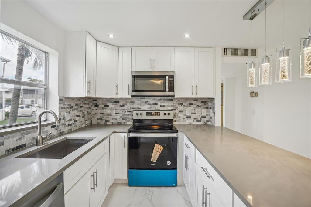 出租: $1,600 (2 贝兹, 2 浴室, 880 平方英尺)