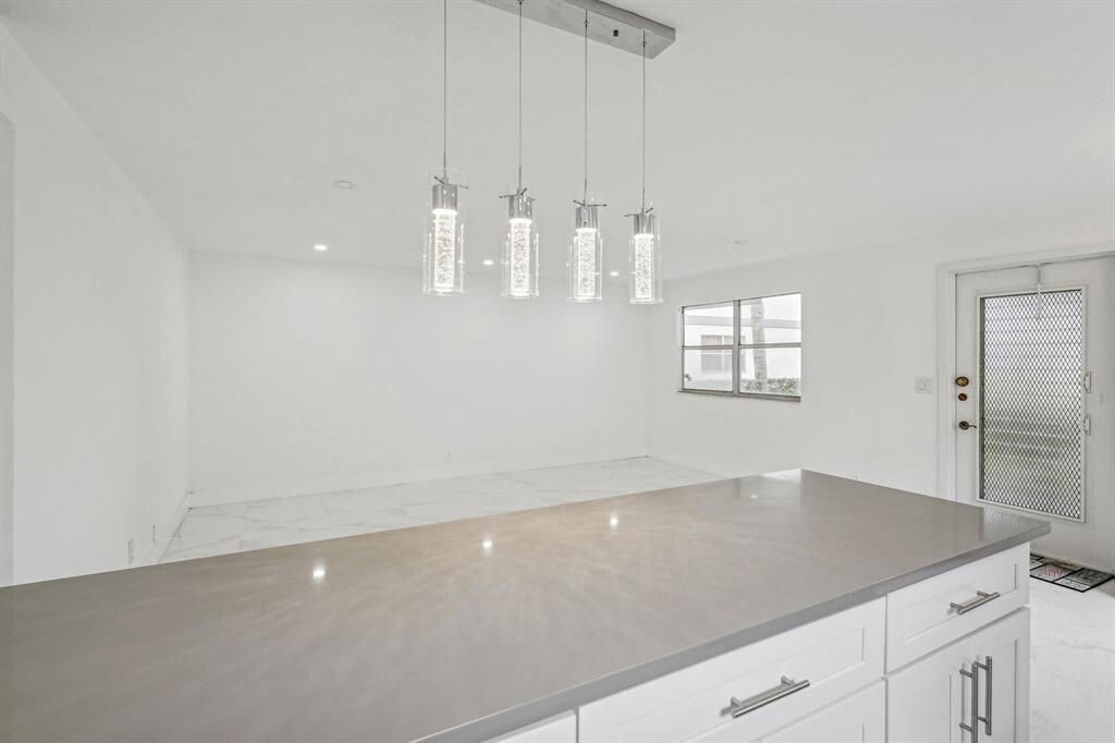 出租: $1,600 (2 贝兹, 2 浴室, 880 平方英尺)