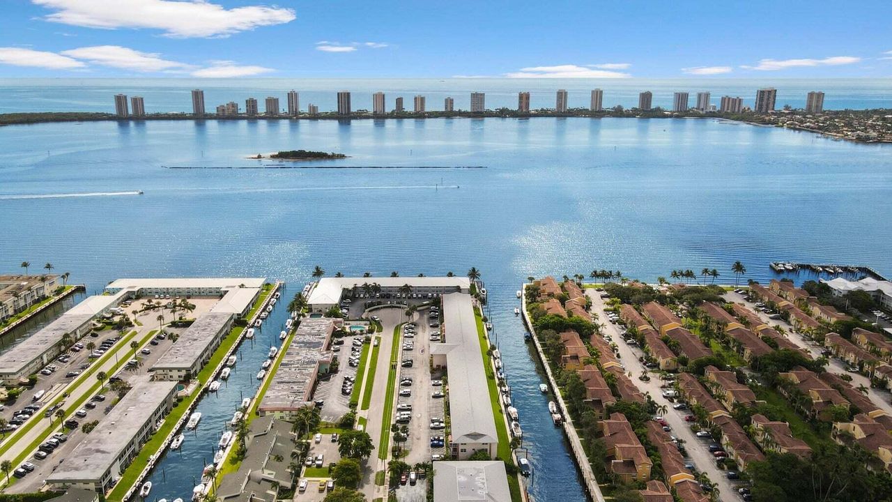 待售: $250,000 (1 贝兹, 1 浴室, 723 平方英尺)