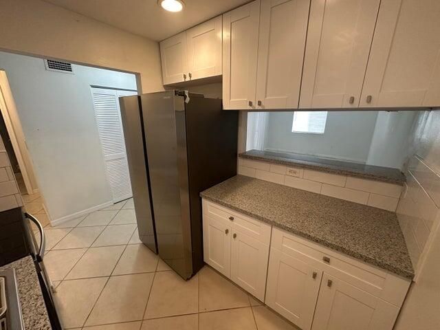 For Rent: $1,900 (2 beds, 1 baths, 728 Square Feet)
