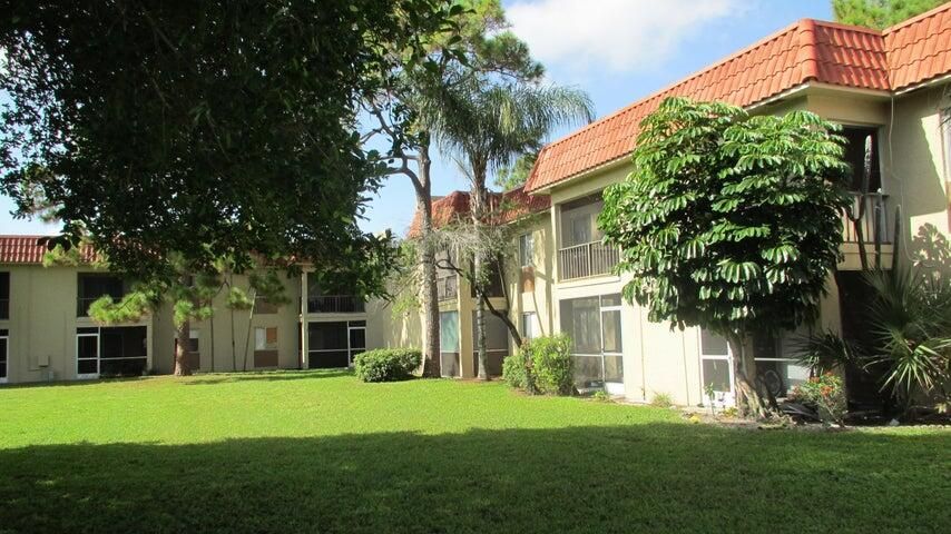 For Rent: $1,900 (2 beds, 1 baths, 728 Square Feet)