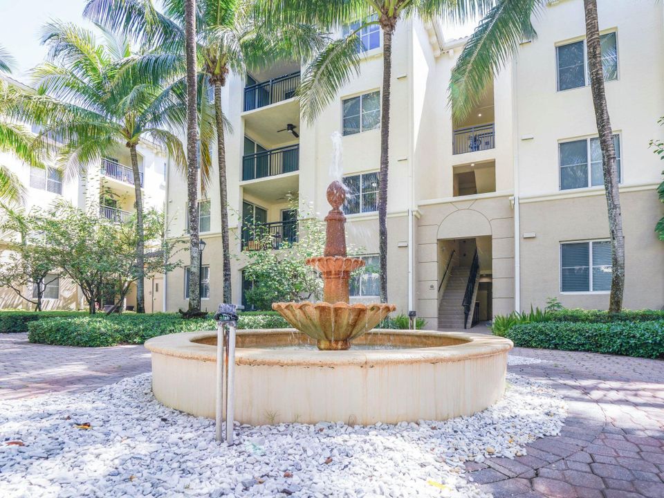 For Rent: $2,300 (2 beds, 2 baths, 1048 Square Feet)