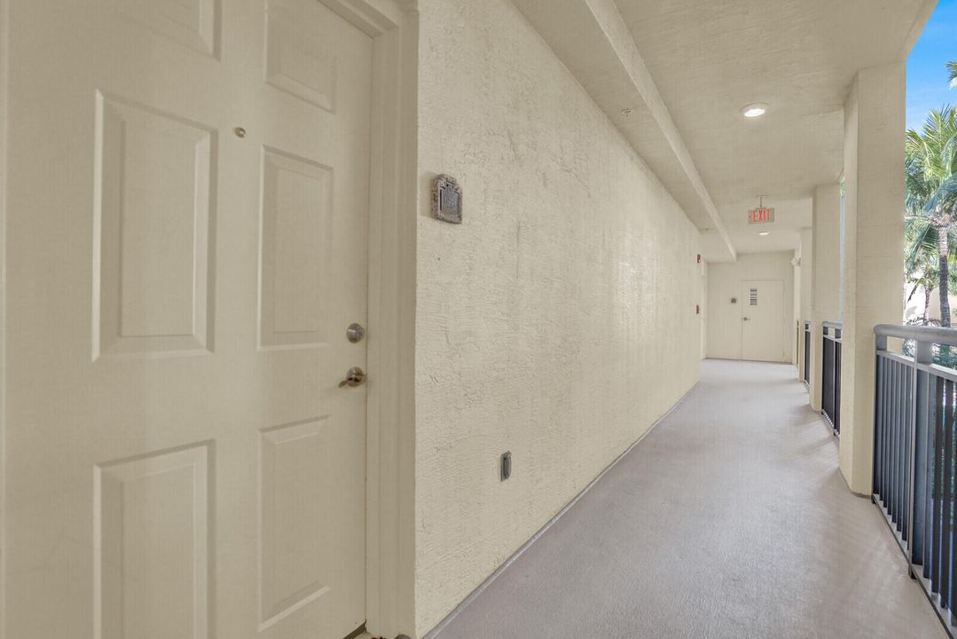 For Rent: $2,300 (2 beds, 2 baths, 1048 Square Feet)