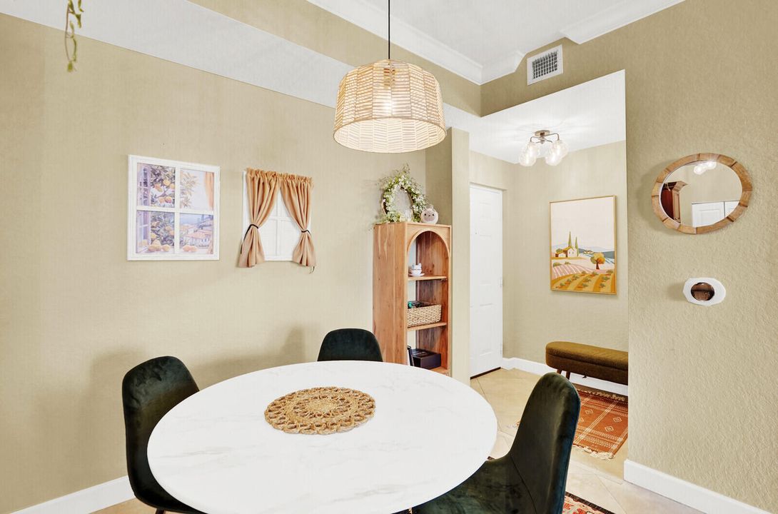 For Rent: $2,300 (2 beds, 2 baths, 1048 Square Feet)